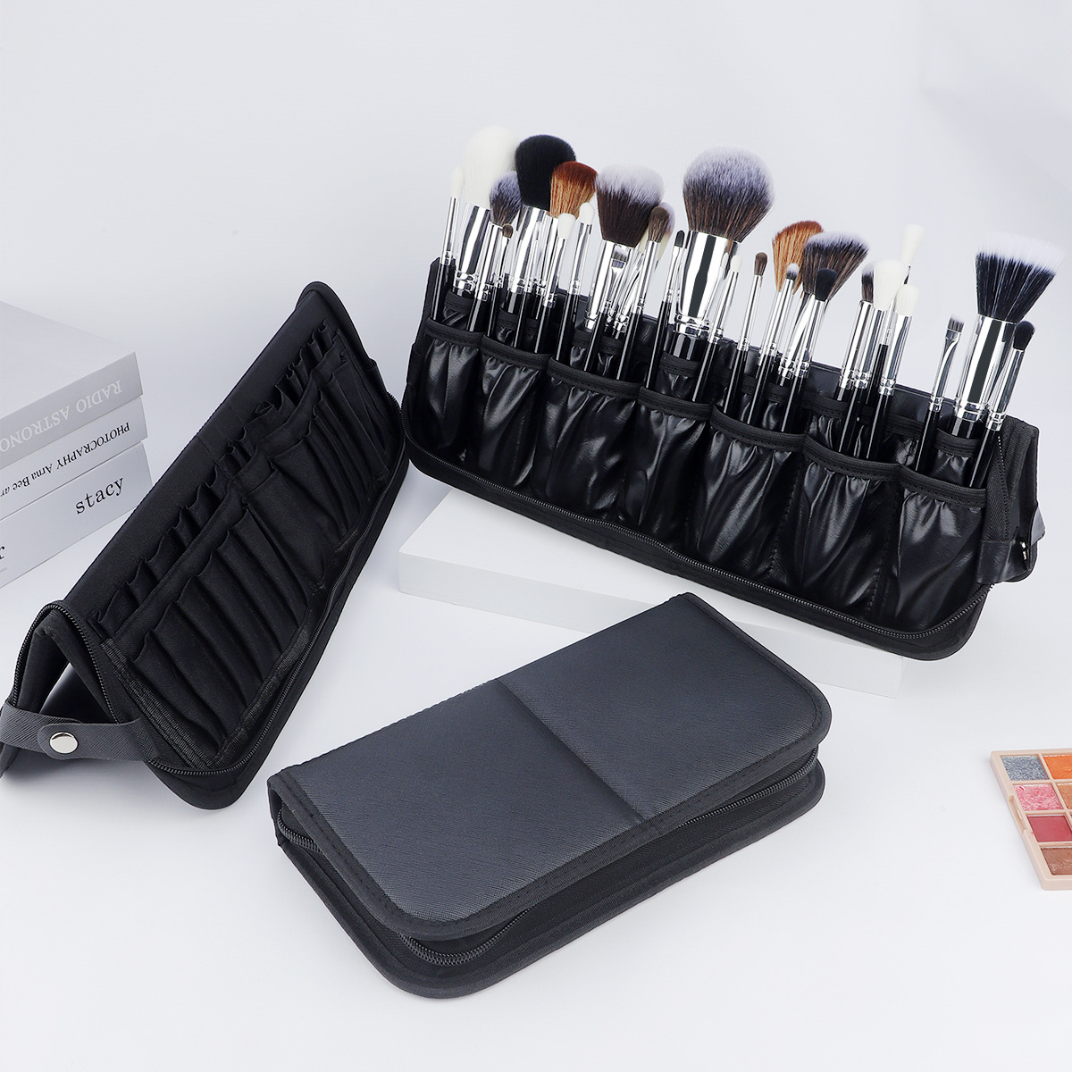 กระเป๋าเครื่องสำอางพับได้สีดำข - Beauty Makeup Background บทวิจารณ์และราคา