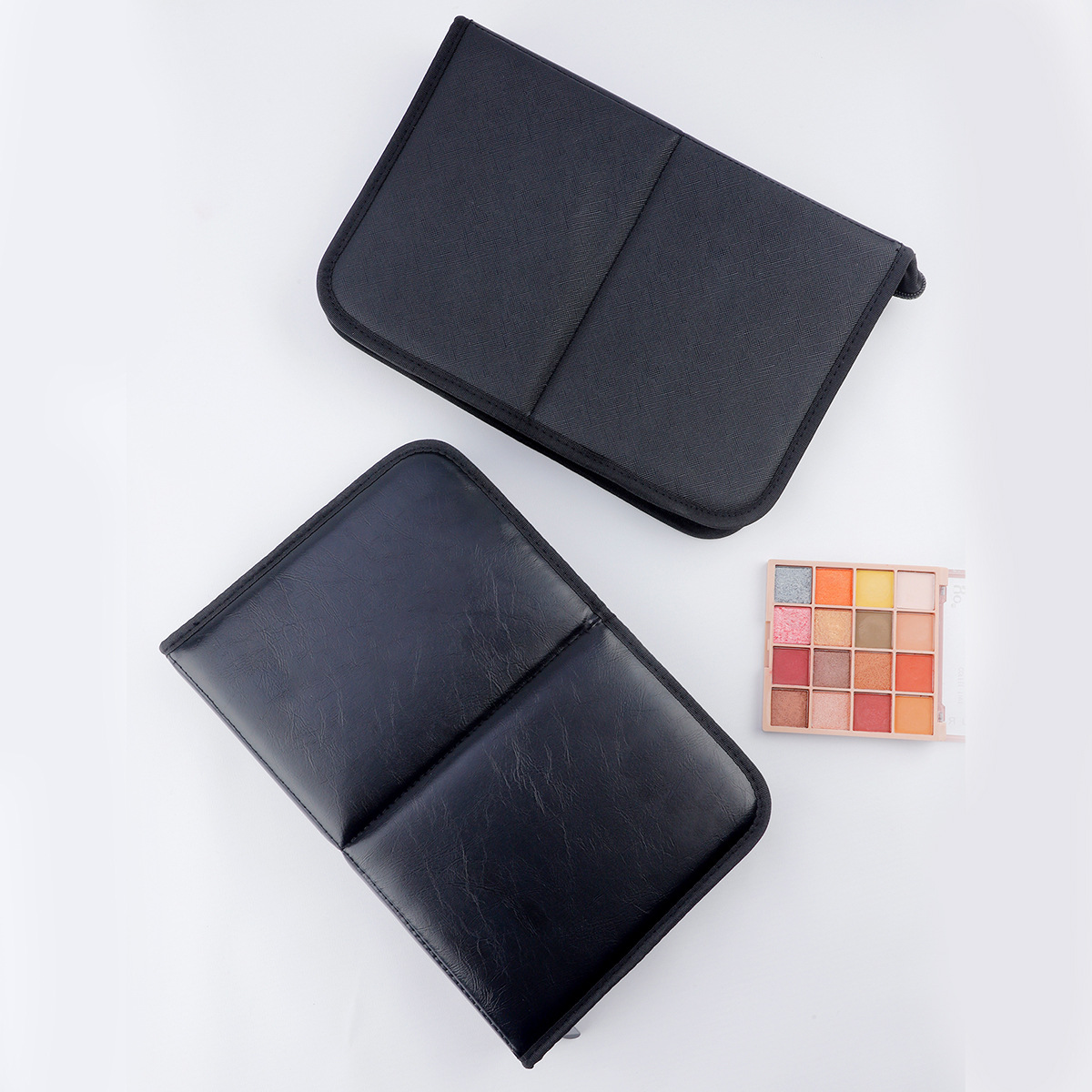 กระเป๋าเครื่องสำอางพับได้สีดำข - Beauty Makeup Background บทวิจารณ์และราคา