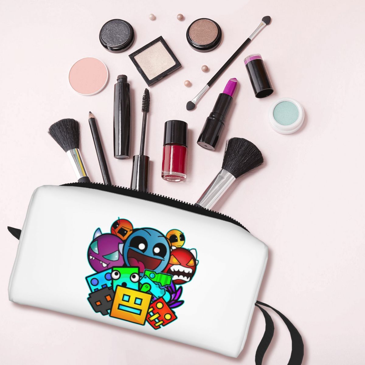 กระเป๋าแต่งหน้าลายเกมส์ Geomet - Beauty Makeup School บทวิจารณ์และราคา
